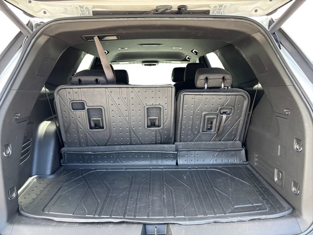 Used 2023 Chevrolet Traverse LT FWD image 14