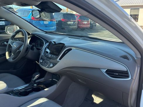 Used 2024 Chevrolet Malibu LT image 17