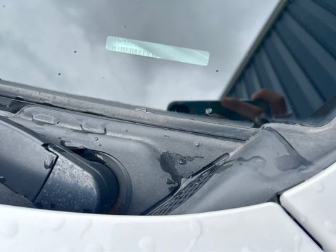 Used 2021 Jeep Grand Cherokee Laredo image 30