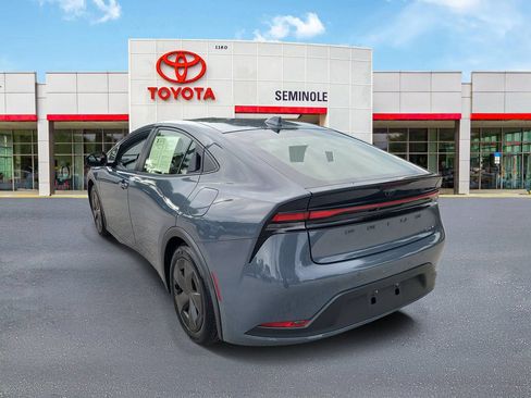 Used 2024 Toyota Prius LE FWD image 4