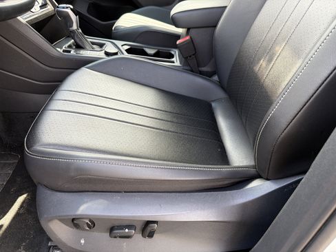 Certified 2024 Volkswagen Tiguan SE AWD/4WD image 19
