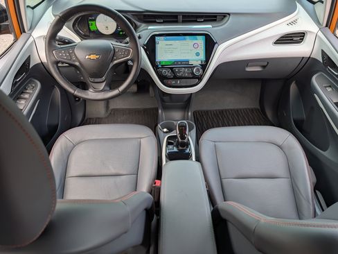 Used 2017 Chevrolet Bolt Premier w/ Driver Confidence II Package FWD image 22