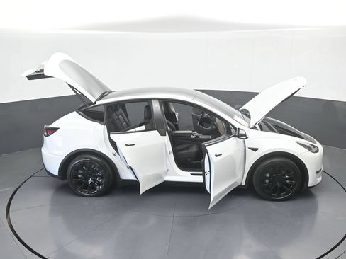 Used 2022 Tesla Model Y Long Range AWD/4WD image 68