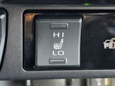 Used 2025 Toyota RAV4 XLE Premium image 11