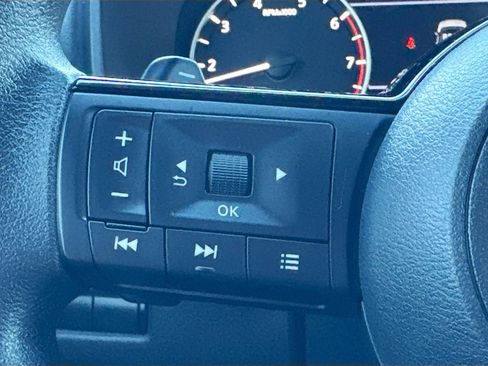 Used 2023 Nissan Rogue SV image 9