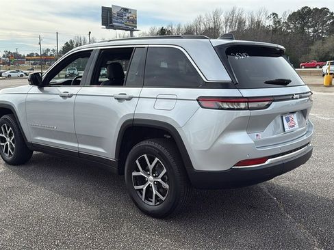 New 2025 Jeep Grand Cherokee Limited image 6