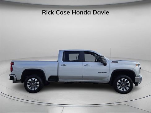 Used 2022 Chevrolet Silverado 2500 LT w/ All Star Edition image 3