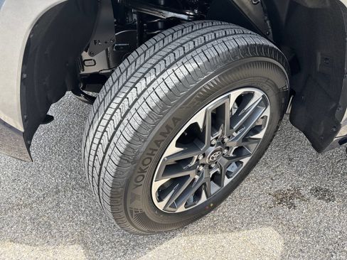 New 2026 Toyota Tundra Limited AWD/4WD image 31