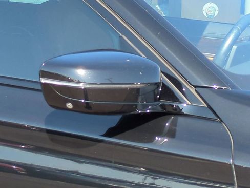 Used 2020 BMW 740i w/ M Sport Package image 11