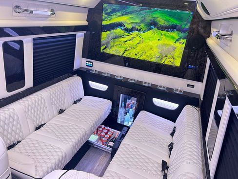 Used 2024 Mercedes-Benz Sprinter 3500 image 18