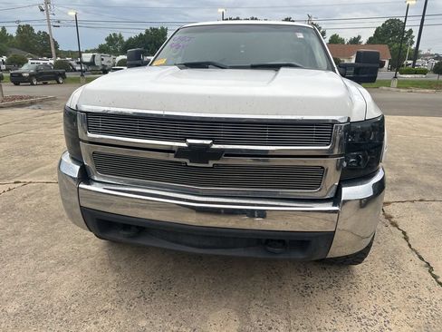 Used 2008 Chevrolet Silverado 2500 W/T AWD/4WD image 2