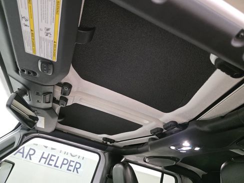 Used 2020 Jeep Gladiator Overland image 38