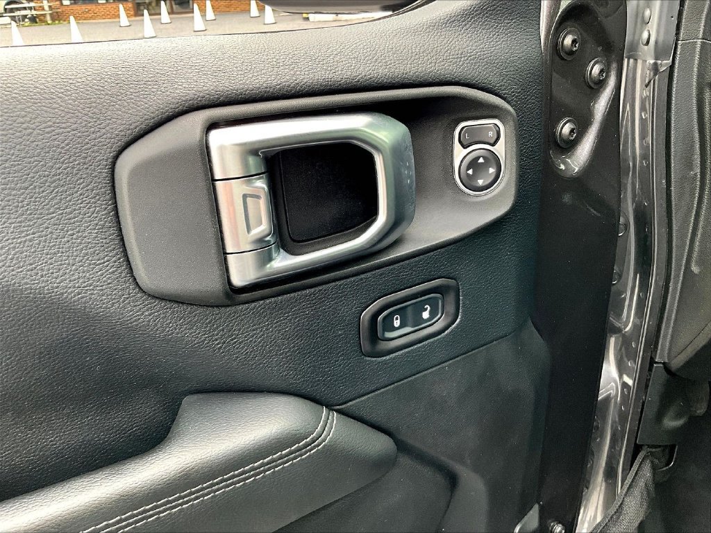 Used 2019 Jeep Wrangler Unlimited Sahara AWD/4WD image 20