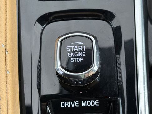 Used 2019 Volvo XC90 T6 Momentum w/ Advanced Package image 23