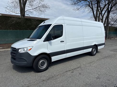 Used 2023 Mercedes-Benz Sprinter 2500 image 2