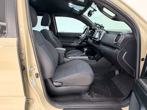 Used 2017 Toyota Tacoma TRD Sport w/ Tow Package (A/T) image 28