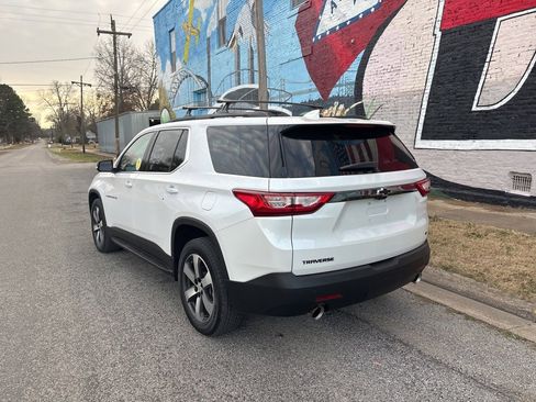 Used 2020 Chevrolet Traverse LT w/ LT Premium Package image 4