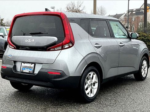 Used 2022 Kia Soul LX w/ Technology Package image 2