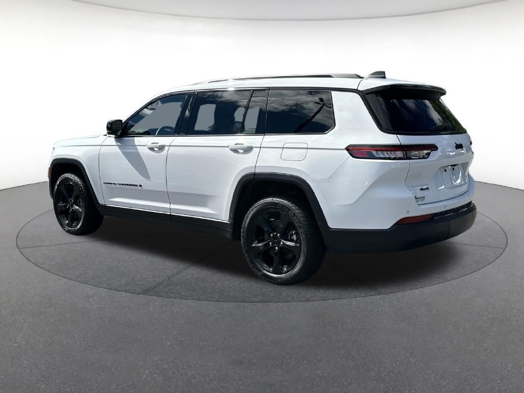 Used 2023 Jeep Grand Cherokee L Laredo AWD/4WD image 3
