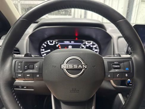 Used 2025 Nissan Rogue SV FWD image 11