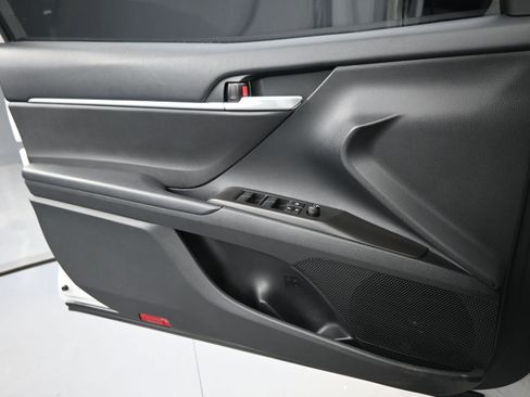 Used 2023 Toyota Camry SE image 16