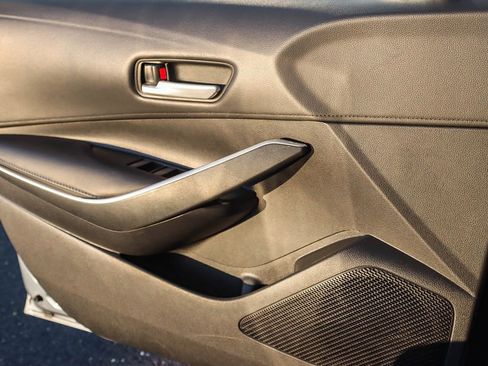 Used 2020 Toyota Corolla SE image 40