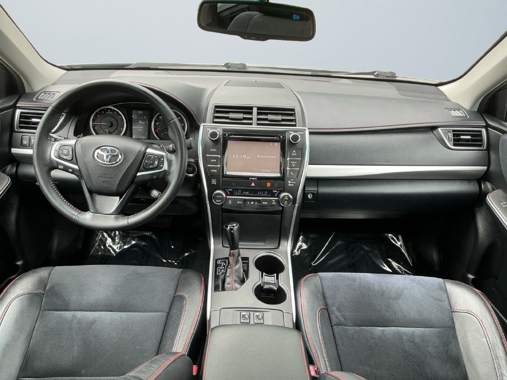 Used 2017 Toyota Camry XSE w/ Moonroof Package FWD image 11