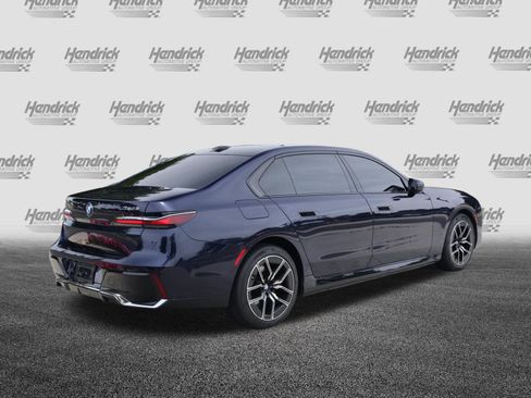 Used 2024 BMW 750e xDrive AWD/4WD image 9