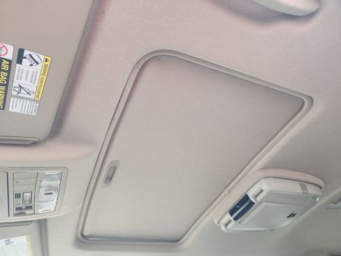 Used 2010 Toyota Highlander Limited image 25