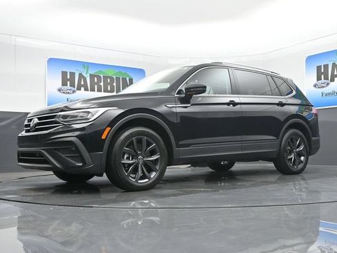 Used 2023 Volkswagen Tiguan SE w/ Panoramic Sunroof Package FWD image 21