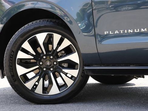 Certified 2025 Ford Expedition Platinum w/ Driver's Package image 7