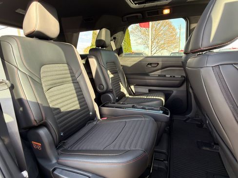 New 2026 Nissan Pathfinder SV image 20