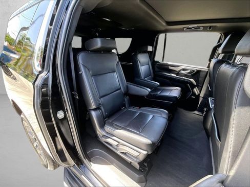 Used 2022 Chevrolet Suburban LT w/ LT Signature Package RWD image 29