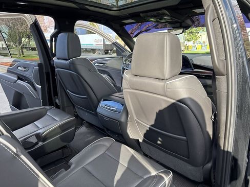 Used 2021 Cadillac Escalade Premium Luxury w/ LPO, Illumination Package image 37