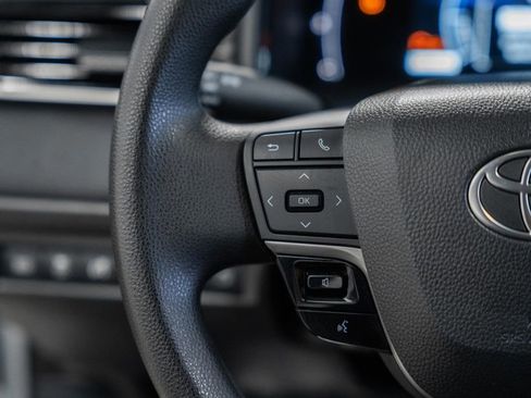 Used 2025 Toyota Camry LE image 28