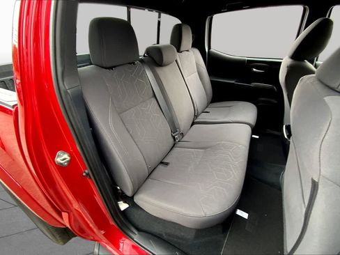 Used 2018 Toyota Tacoma TRD Sport w/ Technology Package RWD image 19