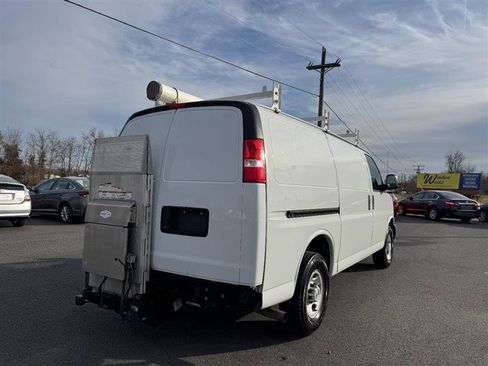 Used 2019 Chevrolet Express 3500 w/ Driver Convenience Package image 7