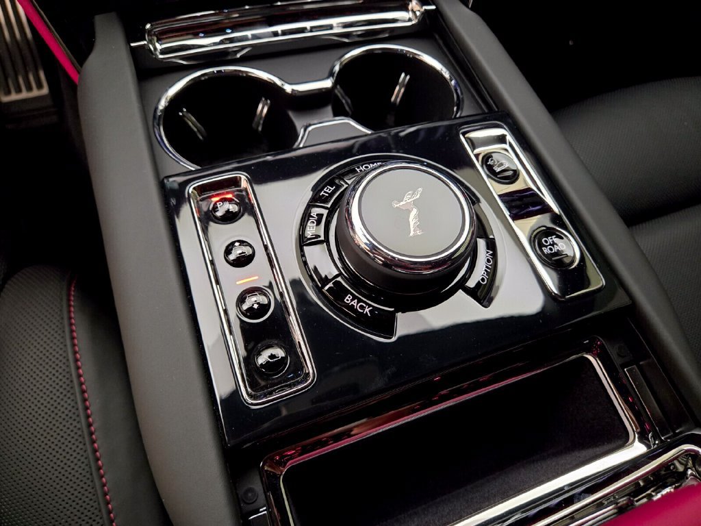 Certified 2026 Rolls-Royce Cullinan Black Badge AWD/4WD image 39