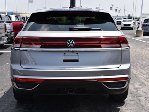 Used 2025 Volkswagen Atlas Cross Sport SE FWD image 6