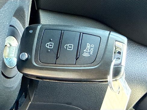New 2026 Hyundai Venue SE FWD image 9