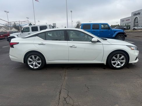 Used 2022 Nissan Altima 2.5 S AWD/4WD image 2