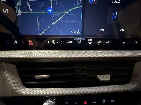 Used 2025 Ford Explorer Active w/ Active Comfort Package image 19