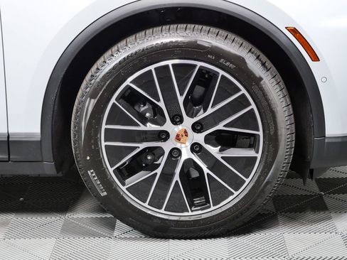 New 2026 Porsche Macan Electric RWD image 30
