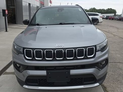 Used 2023 Jeep Compass Limited AWD/4WD image 3