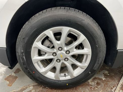 Used 2021 Chevrolet Equinox LT w/ Driver Convenience Package image 26