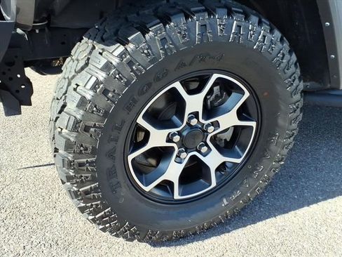 Used 2022 Jeep Wrangler Unlimited Rubicon w/ Cold Weather Group AWD/4WD image 13