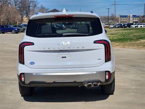 Used 2025 Kia Telluride EX w/ EX Captain's Chair Package image 6