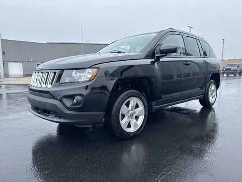 Used 2017 Jeep Compass Sport image 3
