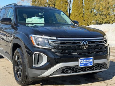 New 2026 Volkswagen Atlas Peak Edition image 2