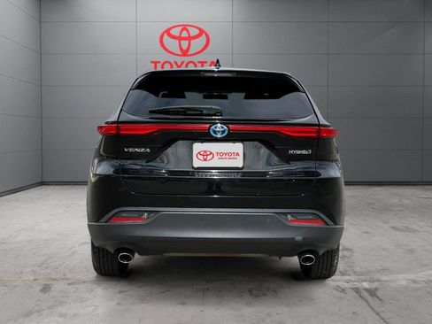 Used 2021 Toyota Venza LE image 4